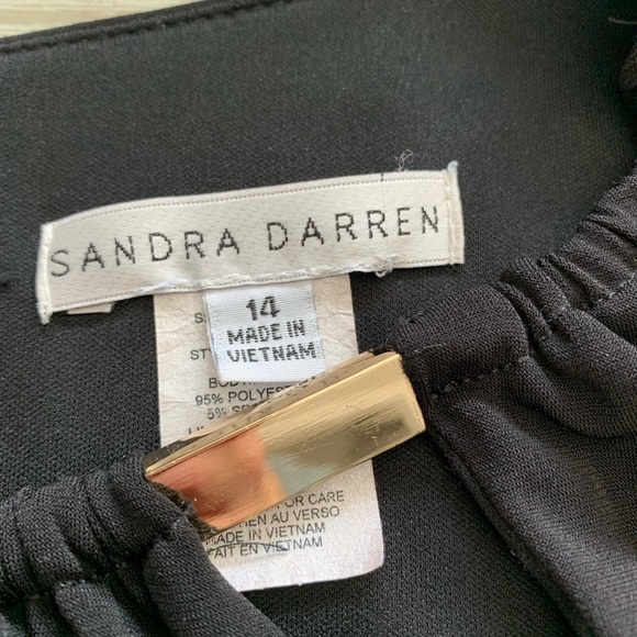 Jumpsuit with gold neckline - Picture 4 of 8